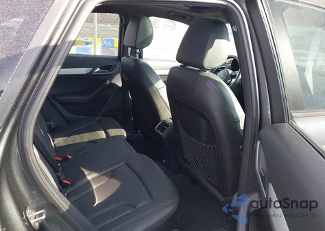 2018 Audi Q3 2.0T Premium/2.0T Sport Premium z USA, uszkodzony, nr VIN WA1ECCFS3JR029135